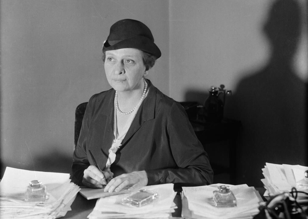 1933